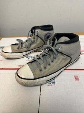 High top Converse size 8 men
